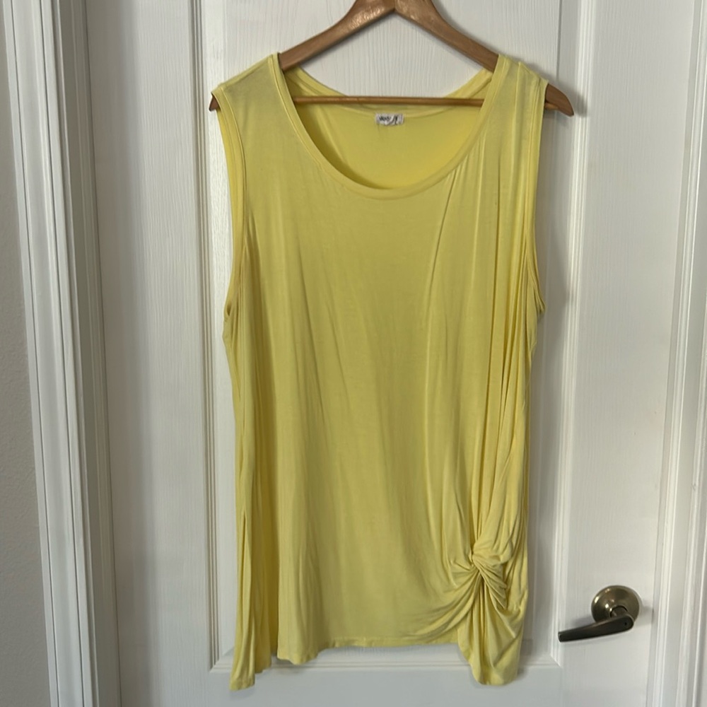 Sleeveless Detailed Top